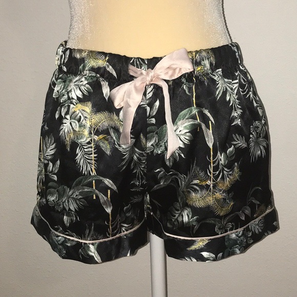 NWT Victoria’s Secret palm tree silk shorts xs - Picture 1 of 3